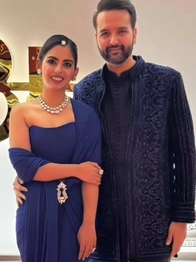 TIRA स्टोर ओपनिंग पर बॉसी लुक में खूब इतराईं ईशा अंबानी, नीता अंबानी ने जमकर की बेटी की तारीफ