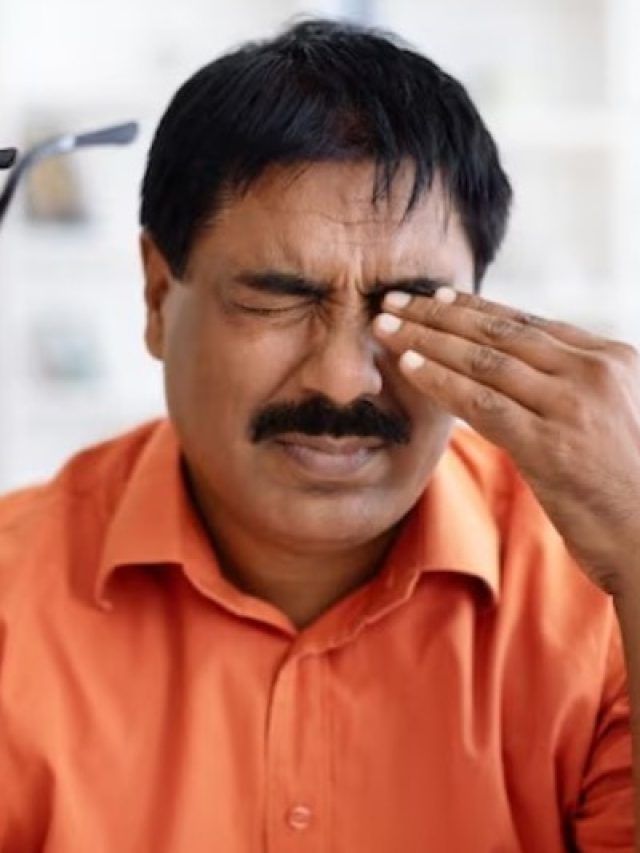 किस विटामिन की कमी से आंखों में होता है दर्द? जानिए