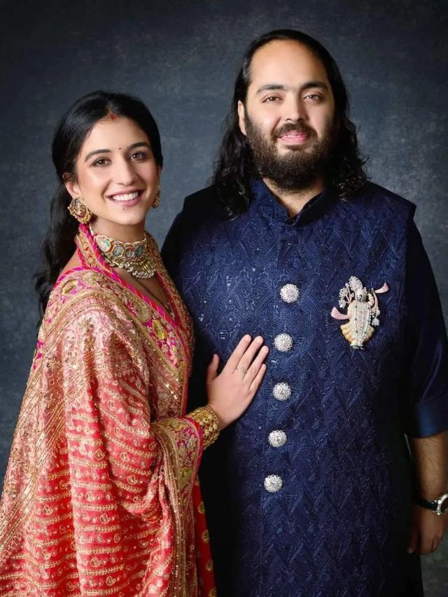 मांग में सिंदूर, गले में मंगलसूत्र, शादी के बाद ससुराल में राधिका की पहली दिवाली, ऐसा था लुक