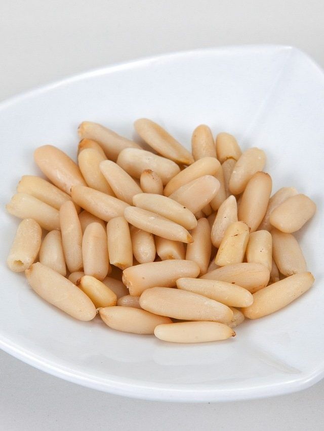 काजू-बादाम से भी ताकतवर है चिलगोजा नाम का ये ड्राई फ्रूट, दिल की बीमारियों से बचाएगा