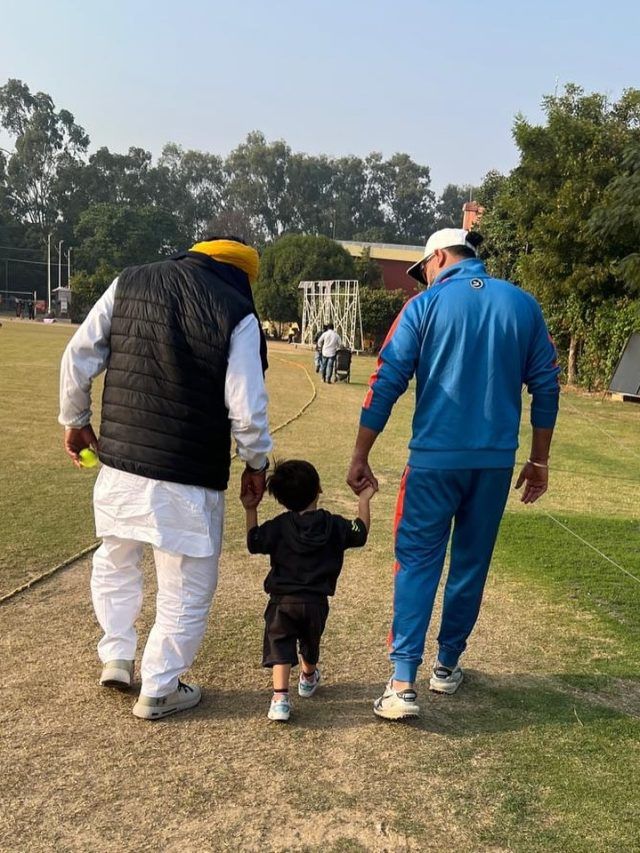 'दादा हैं खतरनाक...', योगराज ने पोते संग शेयर किए PHOTOS, युवराज का रिएक्शन VIRAL