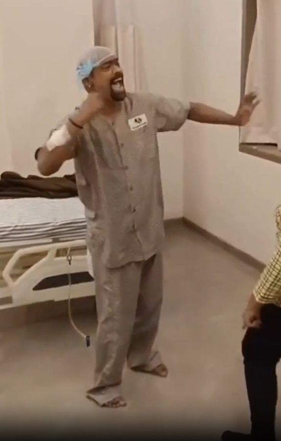 विनोद कांबली ने अस्पताल में किया डांस, चक दे इंडिया गाने पर नाचे, VIDEO - Vinod kambli dancing in hospital video viral sachin tendulkar friend vinod kambli health update photos tspo