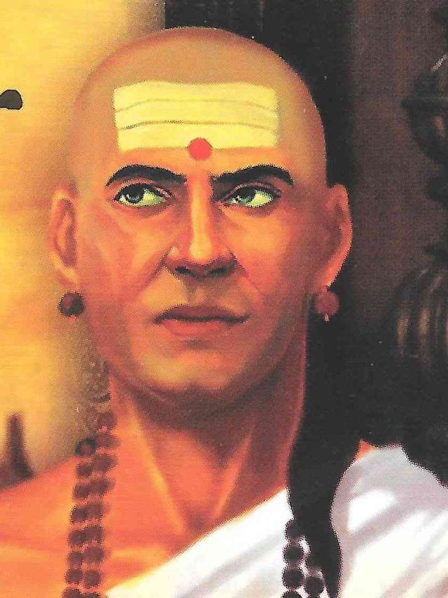 तरक्की में रुकावट बन सकते हैं ये 3 लोग, हमेशा देंगे नुकसान