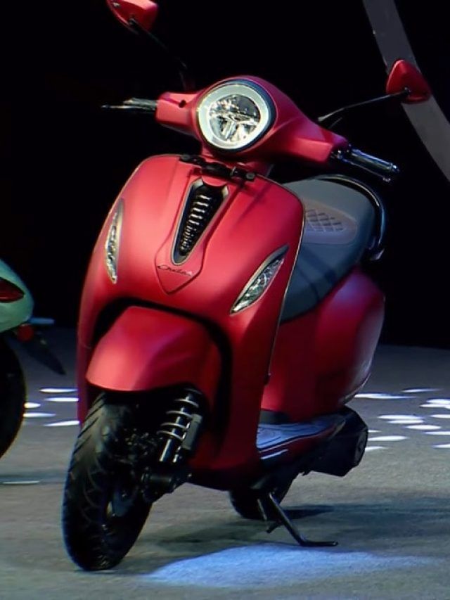 153KM रेंज... कमाल के फीचर्स! देखें कैसा है नया 'CHETAK' इलेक्ट्रिक स्कूटर