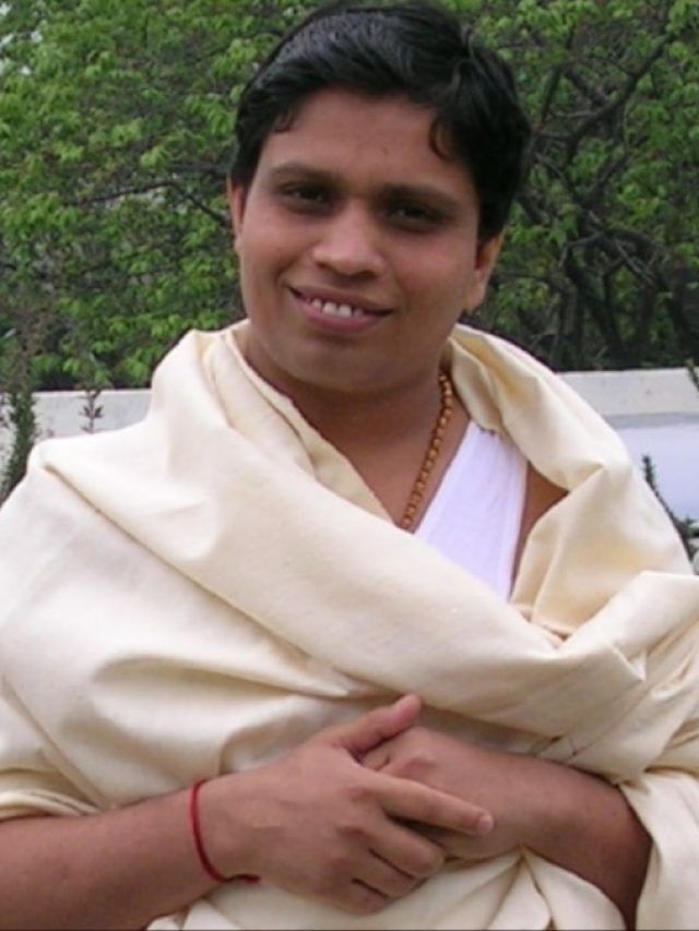 खांसी दूर करने के लिए खाएं ये एक चीज, आचार्य बालकृष्ण ने बताया अचूक उपाय