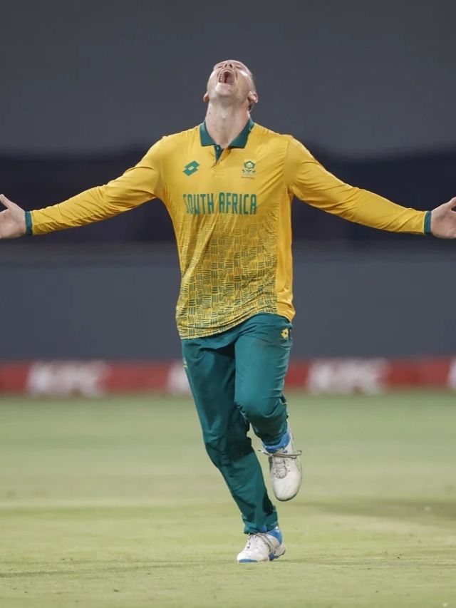 पहले छूटी क्रिकेटर की बस, फिर मैदान में पहुंचकर उड़ा दिए पाकिस्तान के होश