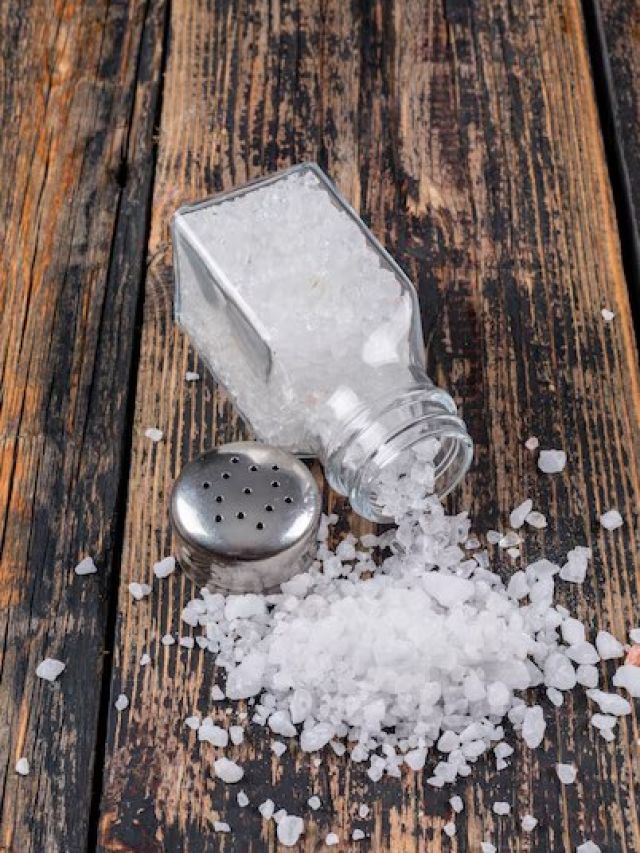उम्र के हिसाब से आपको रोज कितना नमक खाना चाहिए, यहां जानें सही मात्रा