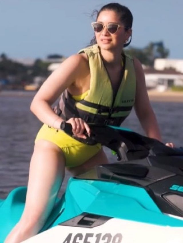 सारा तेंदुलकर ने एंजॉय किया 2024 का आखिरी एडवेंचर... समंदर में दिखा ग्लैमरस लुक