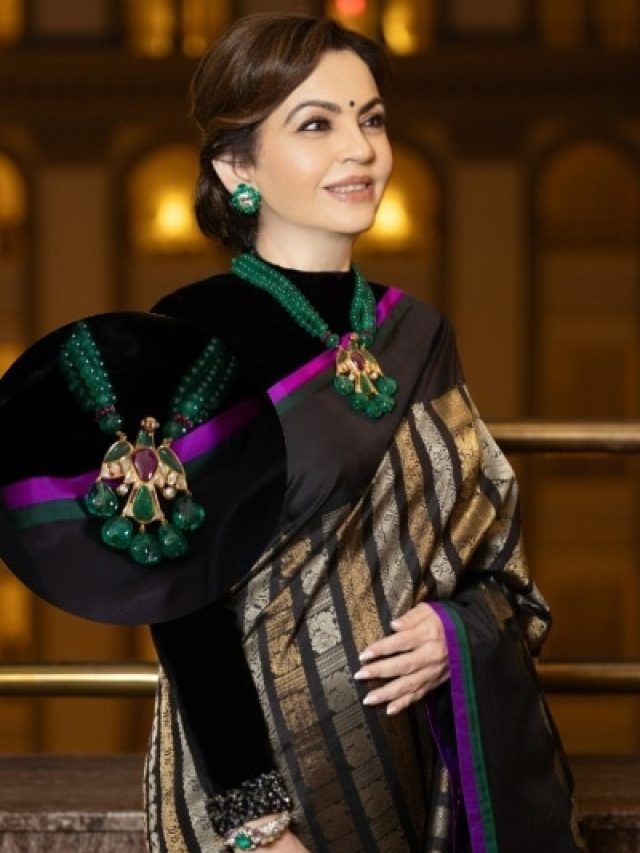 जब 200 साल पुराना पेंडेंट सेट पहन नीता अंबानी ने दिखाया रॉयल लुक, तोते की शेप ने लूटी लाइमलाइट