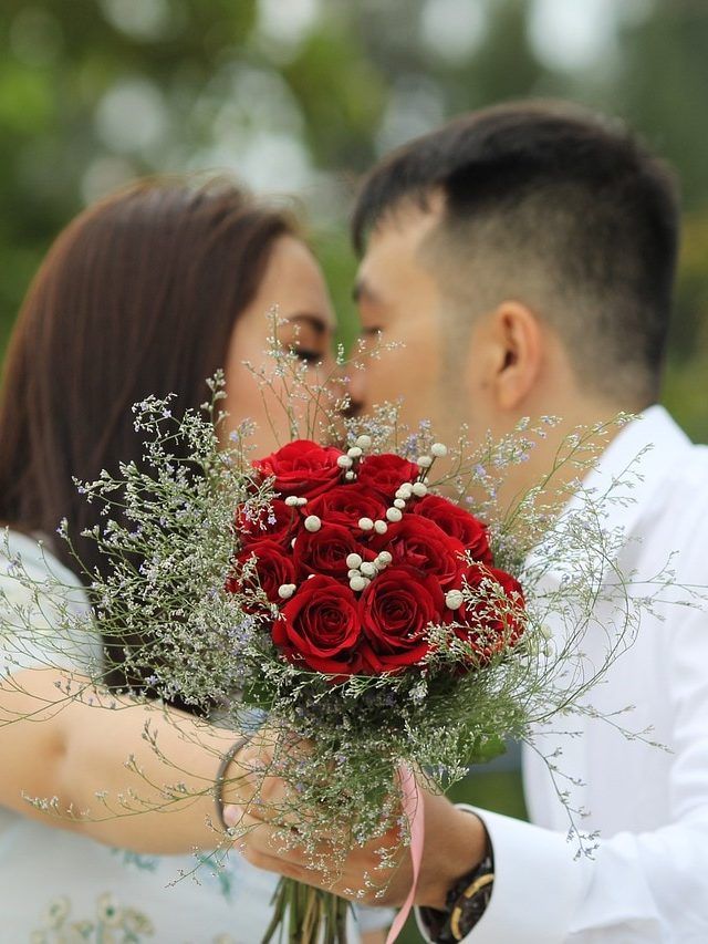 বিয়ের পরে মধুচন্দ্রিমায় যায় নব দম্পতি! 'হানিমুন' শব্দটি কীভাবে এল জানেন?