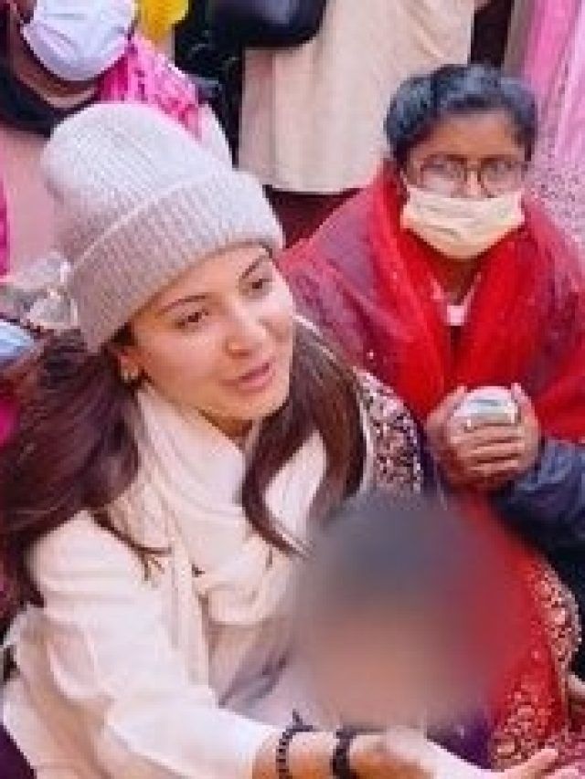 अनुष्का ने प्रेमानंद महाराज से क्या मांगा... देखते रह गए कोहली, VIDEO