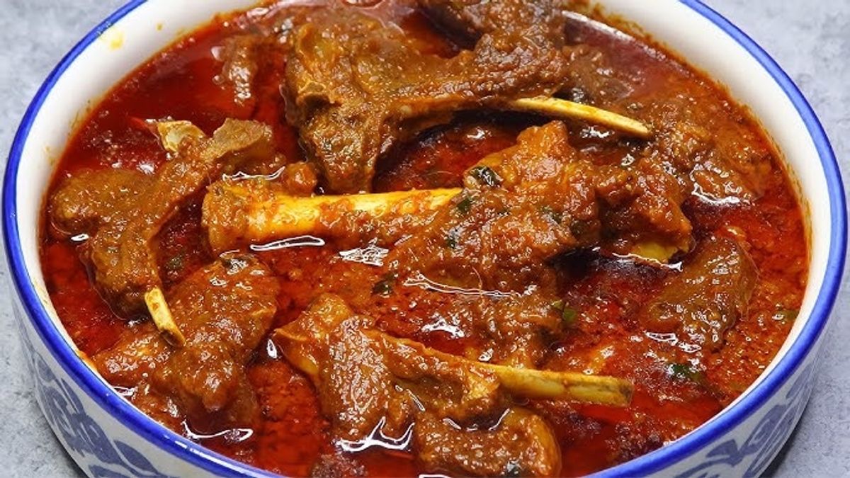 U etagining ostiga külot kiymaydi. Sperma bilan qoplangan qizlarning porno kliplari