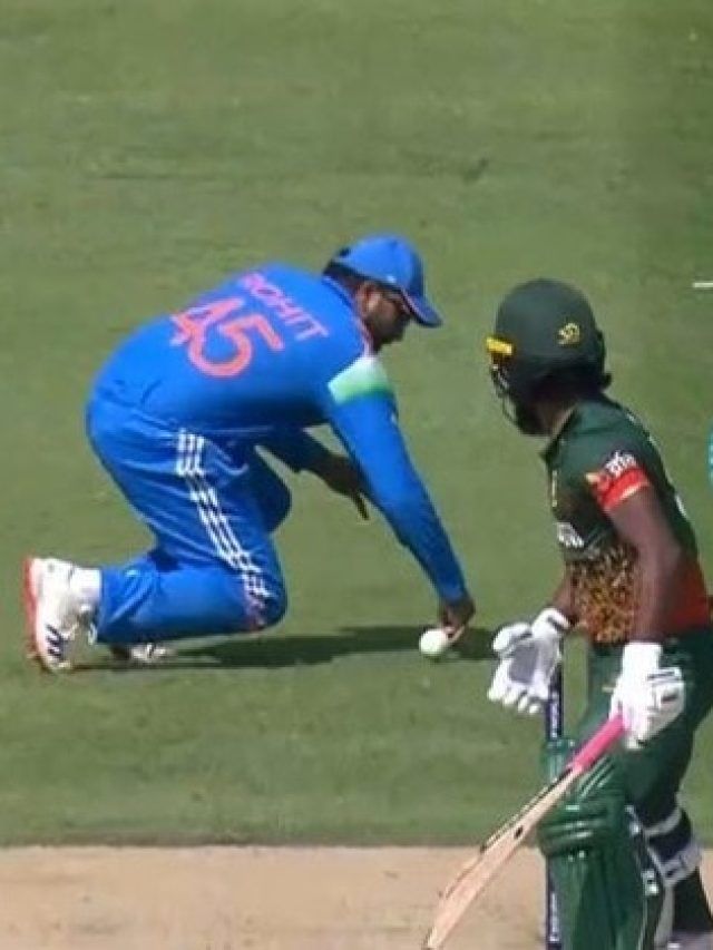 जमीन पर मुक्का मारा, हाथ जोड़े... कप्तान रोहित से भारी ब्लंडर, हैट्रिक से चूके अक्षर