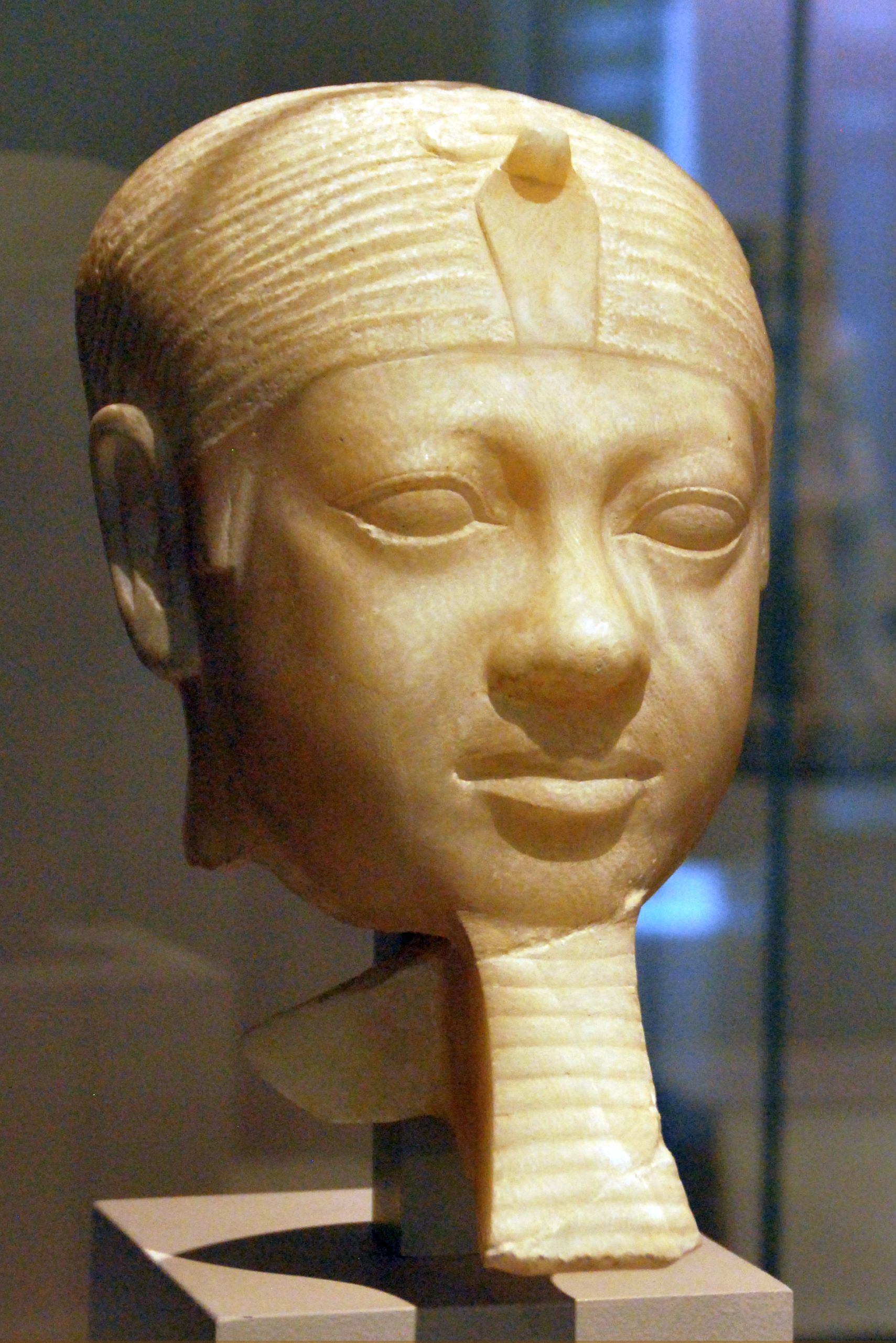 Pharaoh vs. Sun: 2471 B.C. blackout may have shattered