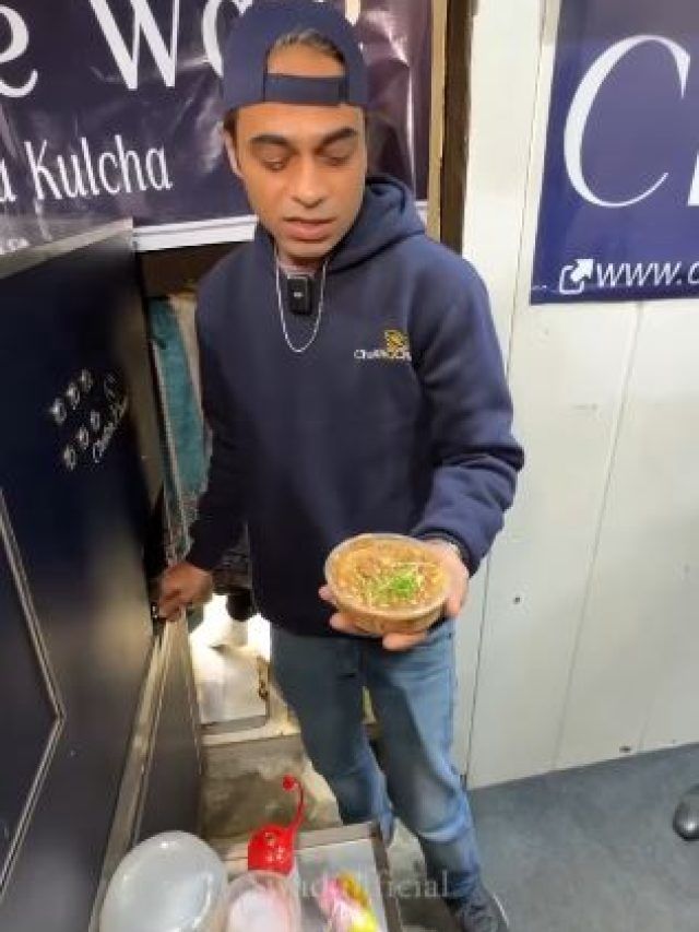 कैम्ब्रिज ग्रेजुएट ने बैंकिंग जॉब छोड़ी और बेचने लगा छोले कुलचे! ये है बिजनेस मॉडल