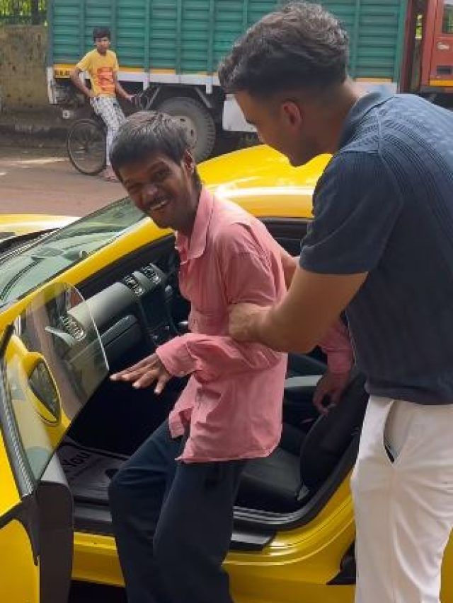 करोड़ों की लग्जरी कार के सामने गरीब की सेल्फी वायरल, आनंद महिंद्रा ने शेयर किया वीडियो
