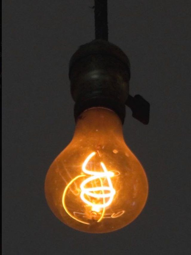 100 साल से ज्यादा वक्त से जल रहा है यह बल्ब! क्या ये विज्ञान का चमत्कार है या रहस्य?
