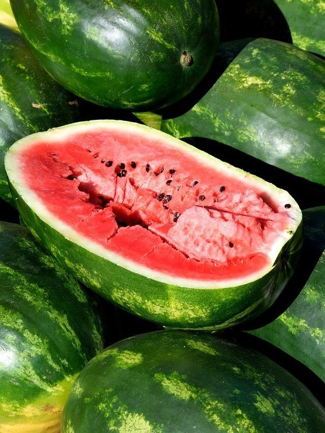 तरबूज मीठा है या नहीं, बिना काटे दो सेकेंड में ऐसे करें पहचान
