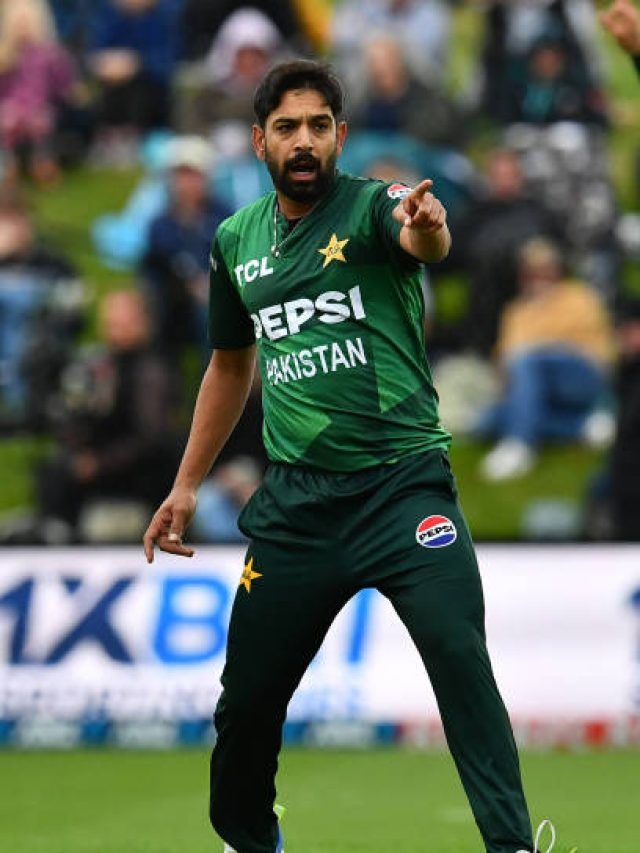 हवा में बाज की तरह उड़ा ये PAK खिलाड़ी, एक हाथ से लपका कैच, VIDEO