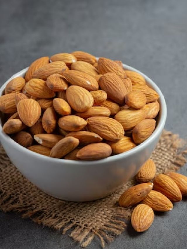 बादाम को इन चीजों के साथ खाने से दोगुने हो जाएंगे फायदे, आज से ही खाना करें शुरू!