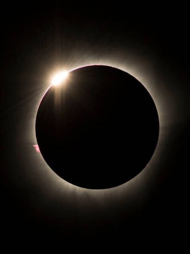 भाद्रपद पूर्णिमा पर पड़ेगा साल का आखिरी चंद्रग्रहण, सूतक की वजह से स्नान होगा या नहीं?