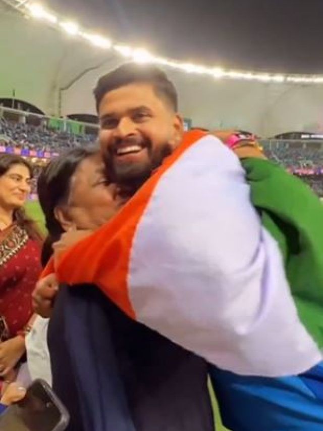 चैम्पियन बनने के बाद इस क्रिकेटर को मिली मां की झप्पी, VIDEO