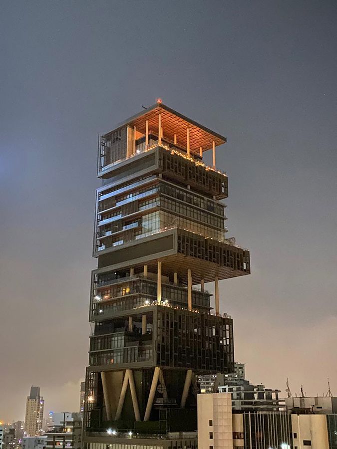 600 स्टाफ और 4000 रोटी... 'Antilia' में 2 लाख सैलरी लेता है कुक, इस तरह बनाता है सिर्फ 30 मिनट में खाना 2 Antilia