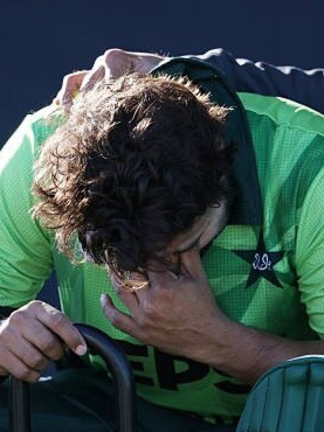 पाकिस्तानी खिलाड़ी के हेलमेट पर टकराई गेंद, एम्बुलेंस से गया बाहर, VIDEO