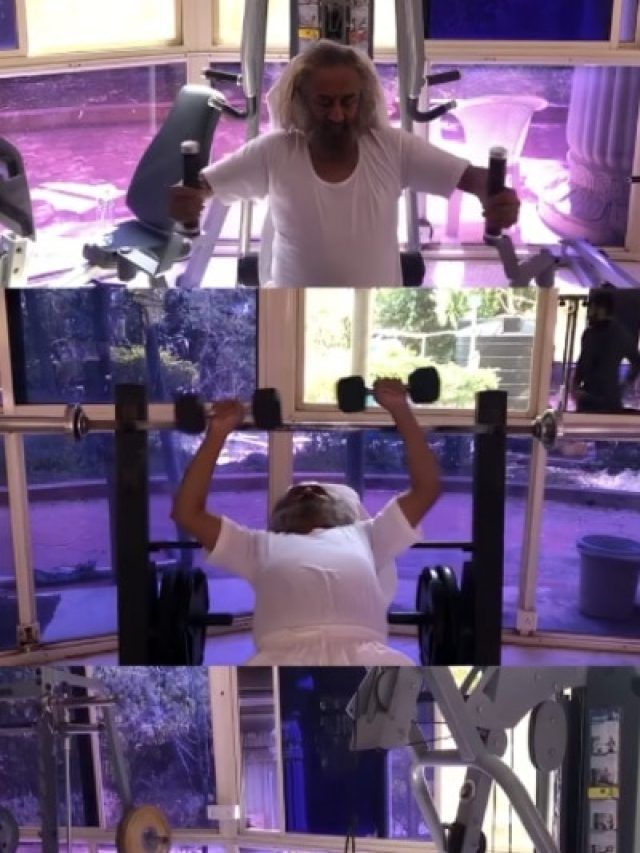 68 साल की उम्र में भी युवाओं जैसा जोश, जिम में पसीना बहाते नजर आए श्री श्री रविशंकर, VIDEO