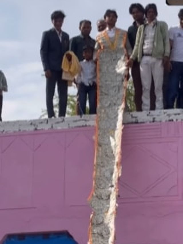 दूल्हे ने पहनी 500 के नोटों की माला, इतनी लंबी कि 10 लोगों ने मिलकर उठाई! Video