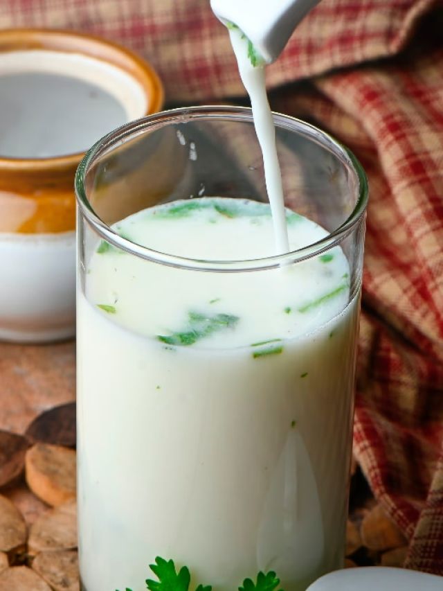 इन लोगों को भारी पड़ जाएगा छाछ में नमक डालकर पीना, फायदे की जगह होगा बड़ा नुकसान