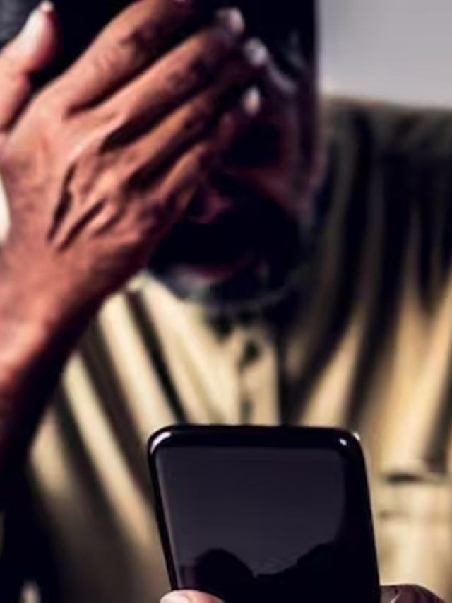 प्लेन टिकट बुक करना पड़ा महंगा, रिटायर सरकारी ऑफिसर को ऐसे ठगा