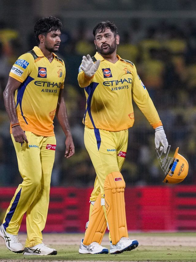 SRH से हार के बाद कप्तान धोनी हुए खफा... इन पर फोड़ा ठीकरा