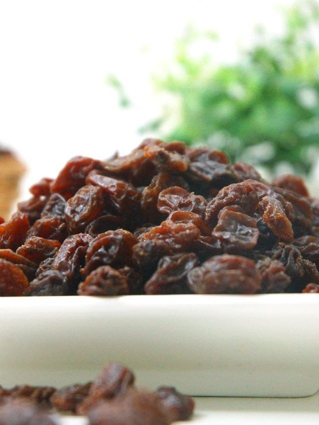 काली किशमिश खाने से महिलाओं को मिलेंगे 5 गजब के फायदे, इस तरह से करें सेवन