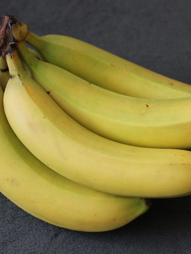 एक ही दिन में केले होने लगते हैं काले और खराब, फ्रेश रखने के लिए अपनाएं ये ट्रिक्स