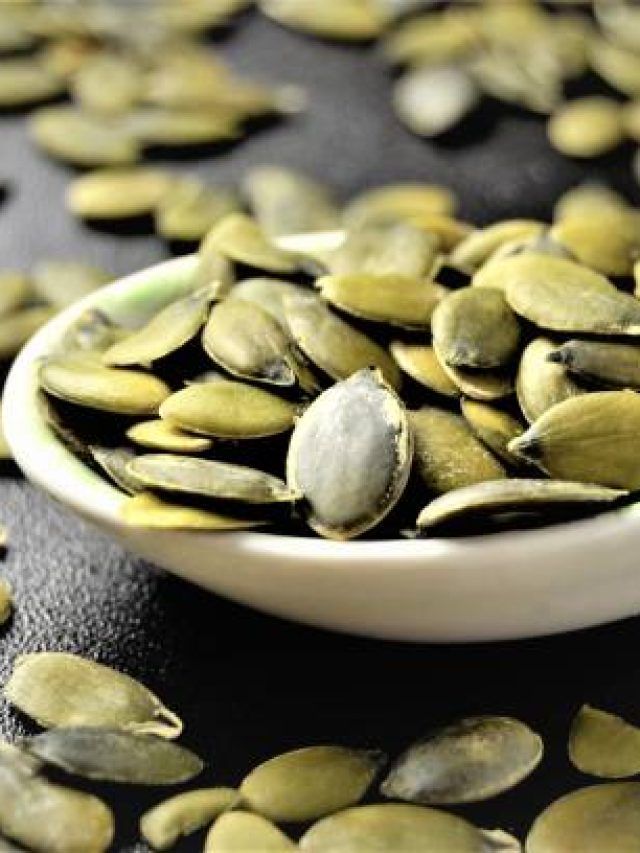 कपड़ों से झलकती है मोटी तोंद, कम करना है तो बैलेंस डाइट के साथ खाएं ये बीज