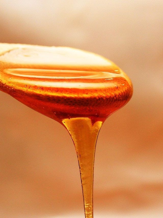 शहद के साथ खा लें ये पीला मसाला, जोड़ों का दर्द हो सकता है ठीक!