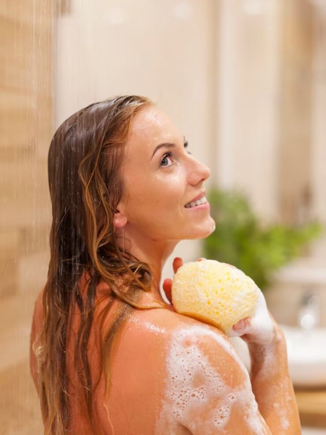 रोज ठंडे पानी से नहाने पर मिलते हैं ये गजब के फायदे, मसल्स रिकवरी से स्ट्रेस दूर करने तक