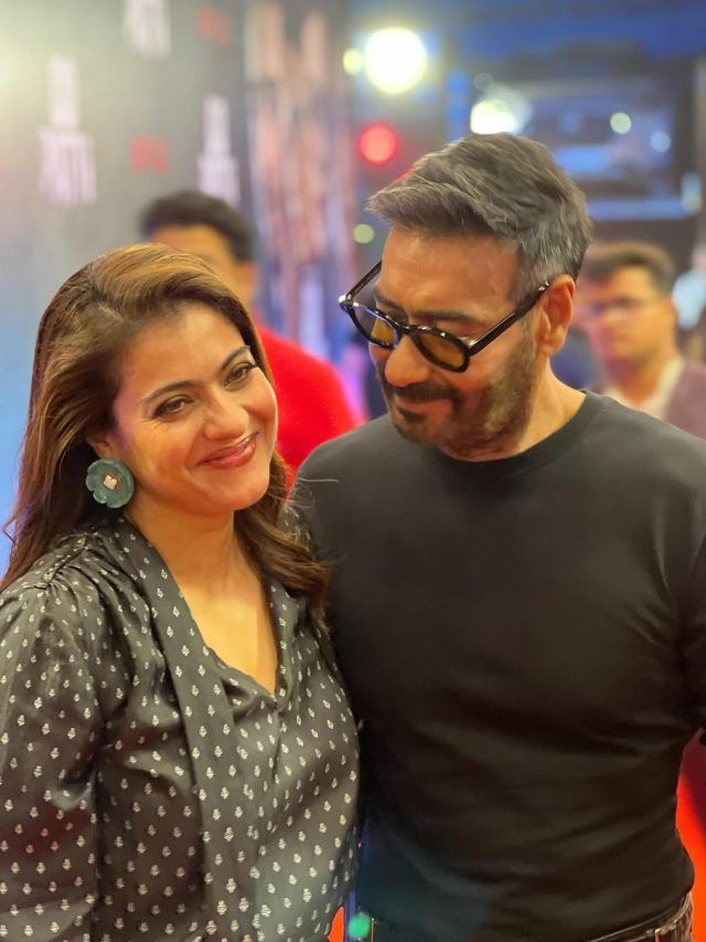 56 साल के हुए अजय देवगन, पति संग रोमांटिक हुईं काजोल, ली चुटकी, बोलीं- उम्र में मुझसे बड़े...
