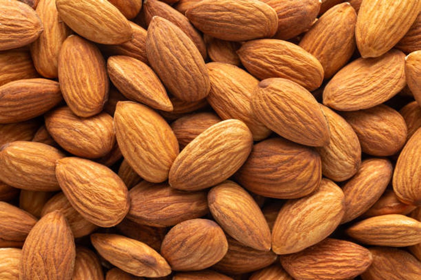 रोज बादाम खाने वाले हो जाएं सावधान! सेहत को हो सकते हैं ये 7 नुकसान - Side effects of eating too many almonds health risks zyada badam khanese nuksan sehat ke fayde