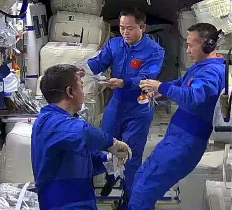 'Unlike anything on Earth': China finds mutant microbe thriving in space station