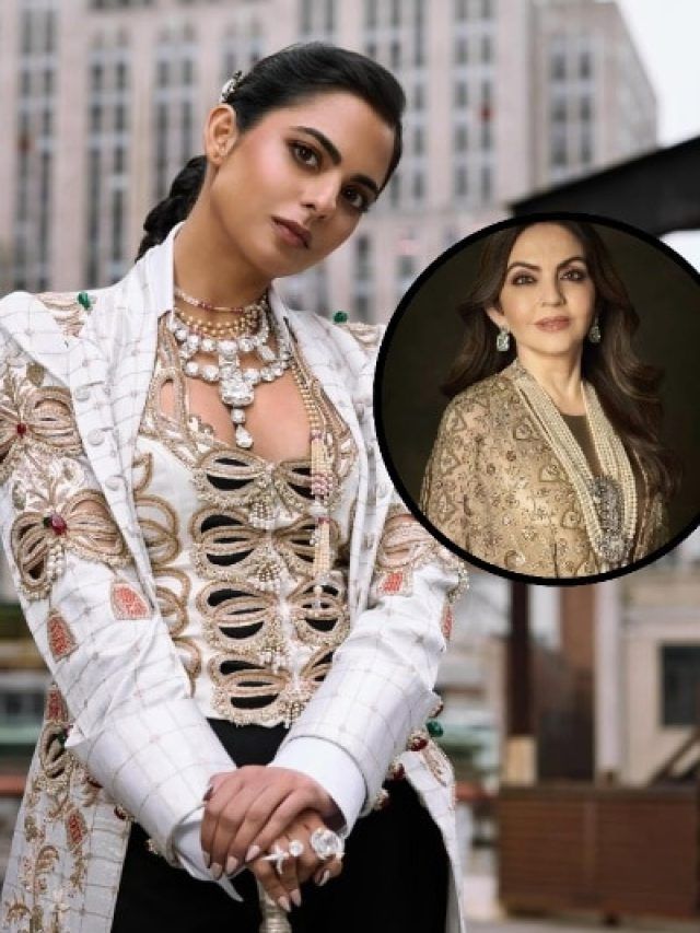 नीता अंबानी की डायमंड जूलरी में ईशा अंबानी लगीं खूबसूरत, देसी ग्लैमर से सबको किया इंप्रेस