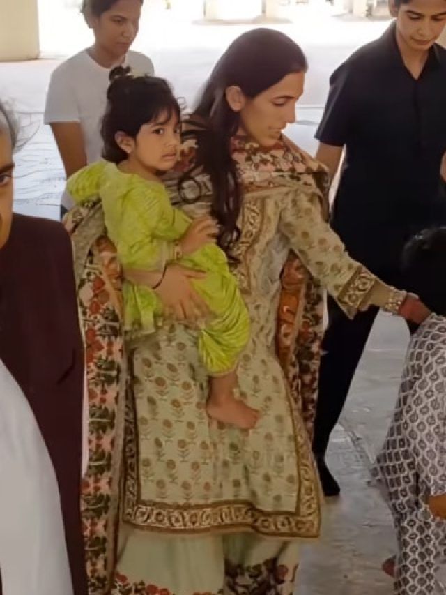 बेटी वेदा को गोद में लिए दिखीं श्लोका अंबानी, सिंपल लुक में छाईं