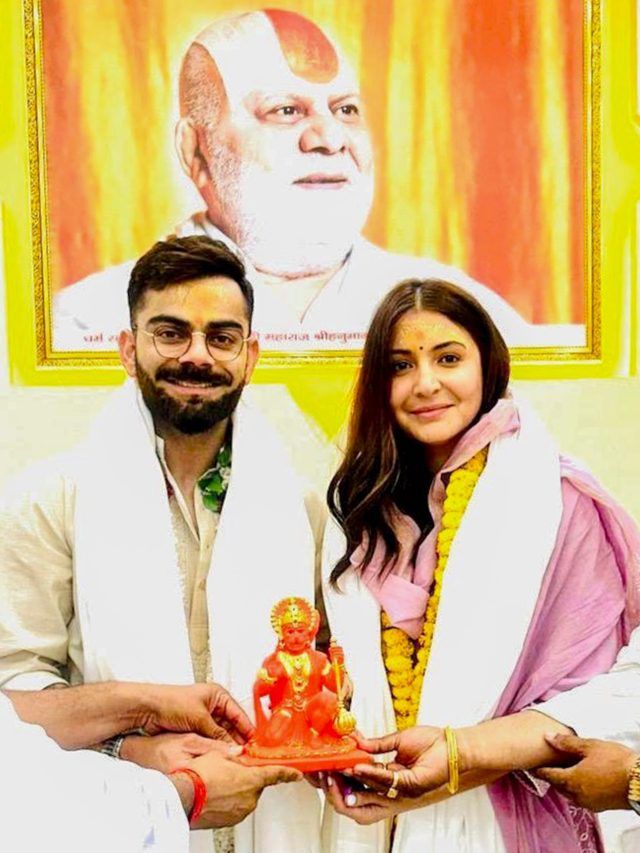 'राम नगरी' में विराट संग अनुष्का का देसी लुक, सिर्फ इतने हजार के कुर्ता सेट में लूटी लाइमलाइट