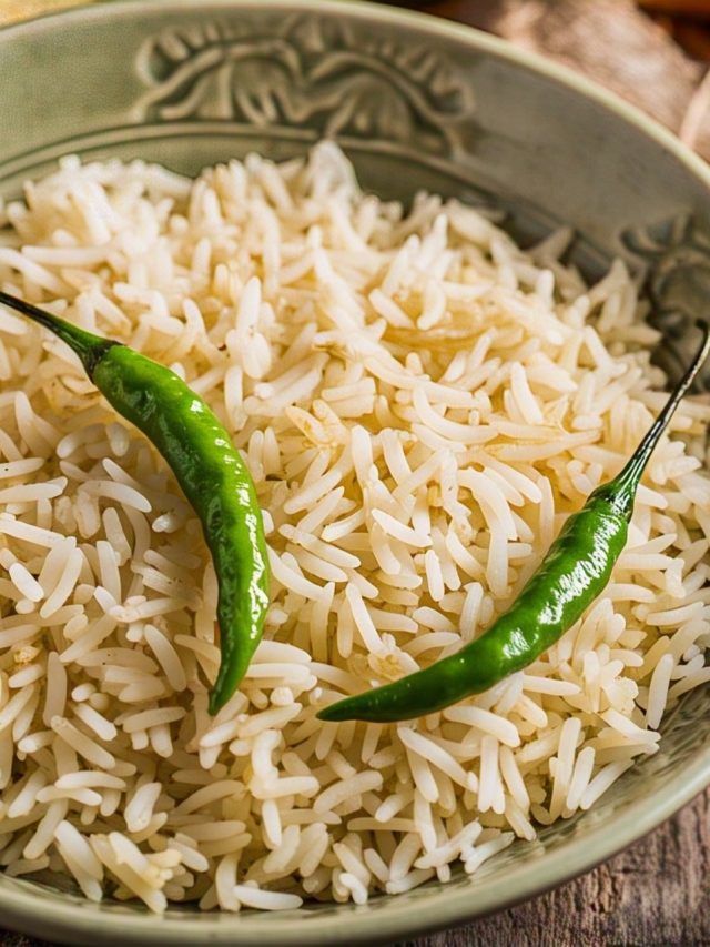 কাঁচালঙ্কা ভাতের সঙ্গে কামড়ে খেলে কী হয়, জেনে রাখুন
