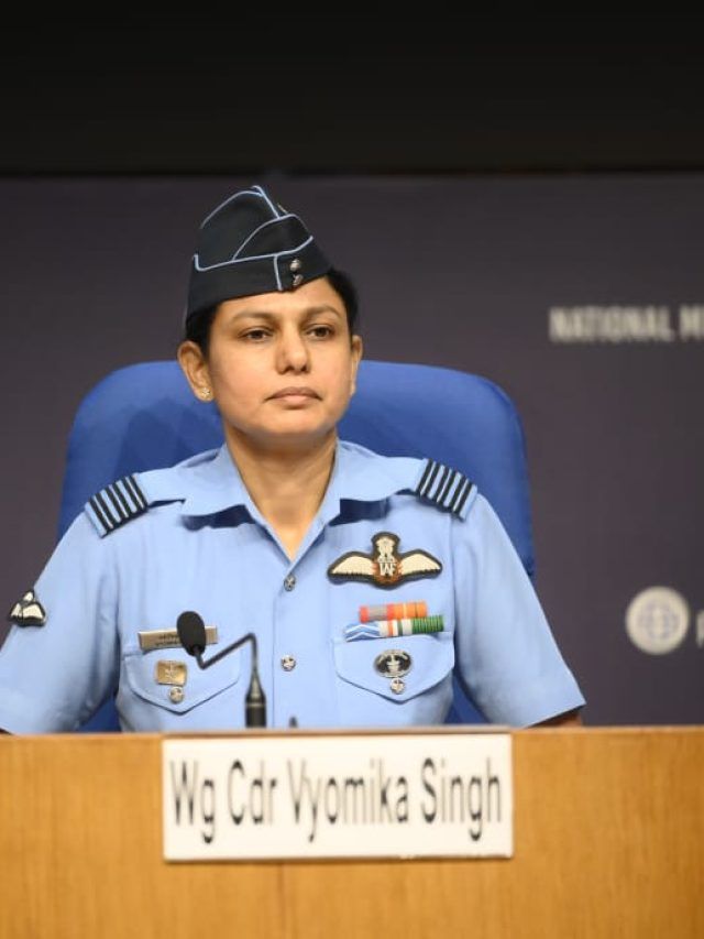 लखनऊ की रहने वाली हैं विंग कमांडर व्योमिका सिंह, फाइटर प्लेन से लेकर उड़ाए हैं ये विमान