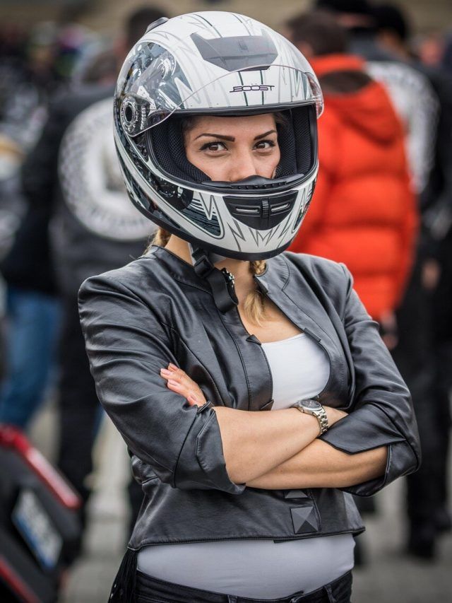 गंदा हेलमेट पहनने से बालों में हो सकती हैं ये समस्याएं! बचने के लिए अपनाएं ये तरीके