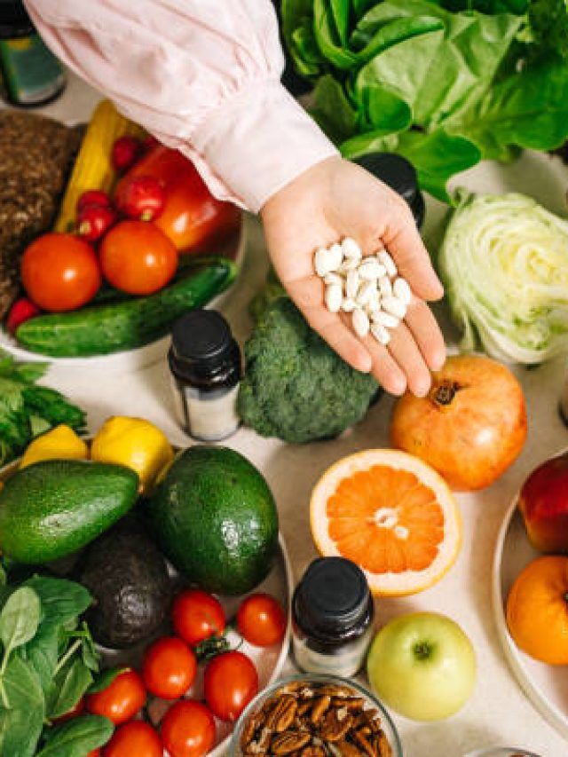 शरीर में इन 5 विटामिन-मिनरल्स की कमी से दिखते हैं ये लक्षण, पहले ही जान लें