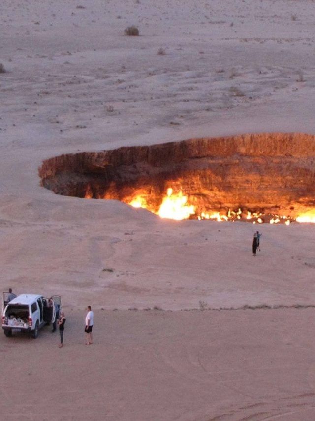 यहां खुला है 'नर्क का दरवाजा...', दशकों से धधक रही है आग, जानें इसका रहस्य