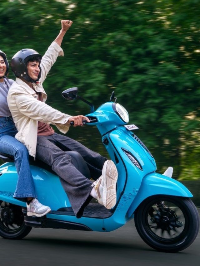 तीसरे नंबर पर OLA... Chetak ने पकड़ी रफ्तार! जमकर बिके ये इलेक्ट्रिक स्कूटर